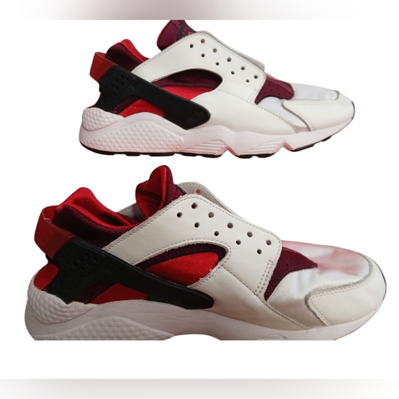 Nike Men's Air Hurache Runner Sneaker- Red/Black/White- Size 8.5 - Picture 2 of 6